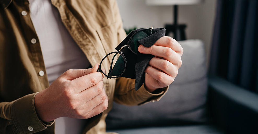 how to clean eyeglasses